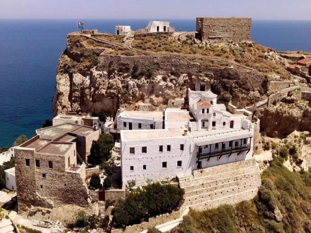 Μοναστήρι Αγίου Γεωργίου, προστάτη του νησιού